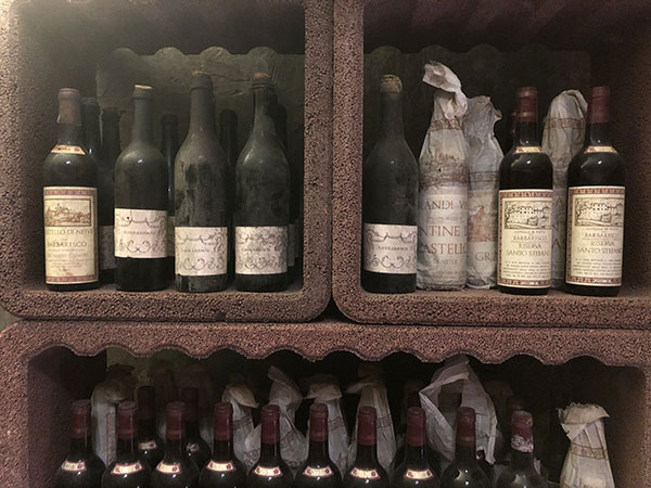 Etichette storiche del Castello di Neive