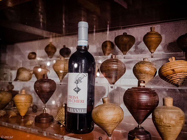 Freisa di Chieri di Balbiano fra antiche trottole