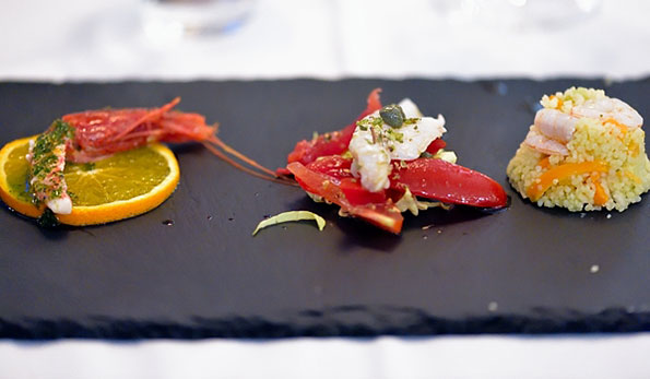 Gambero rosso marinato, Merluzzo al vapore e pantesca, Cuscus con crudité di gamberi