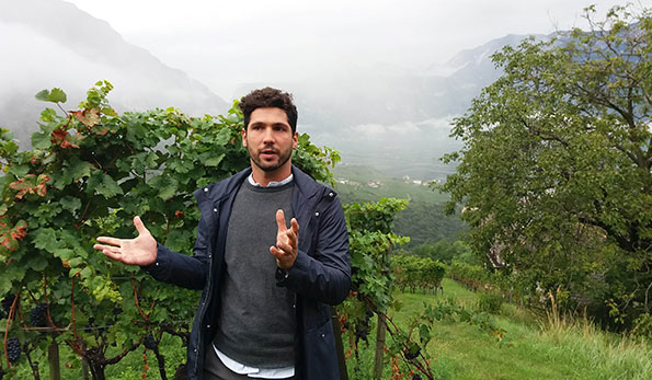 Hannes Pfitscher nel vigneto Matàn