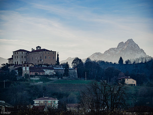 Il territorio saluzzese con lo sfondo del Monviso
