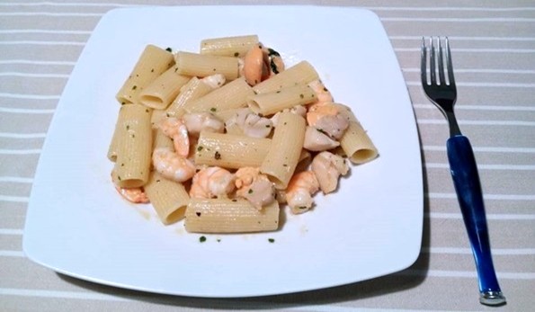 Rigatoni con mazzancolle e capesante alla Vodka russa