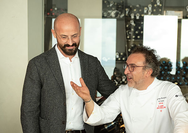 Eduard Bernhart e lo chef Lino Scarallo (foto Fruitcom)
