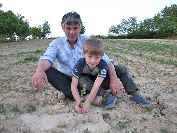 Claudio Mariotto con suo figlio Filippo in vigna