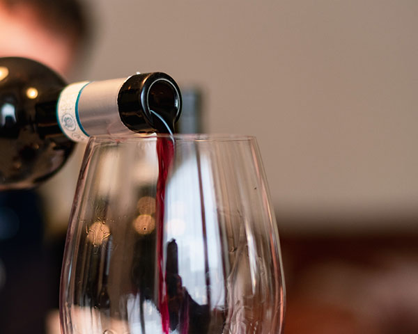 vino Francesco Brigatti versato