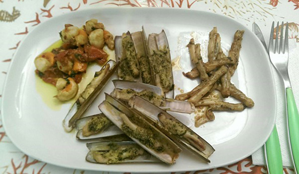 Capesante alla diavola e cannolicchi gratinati alla rucola