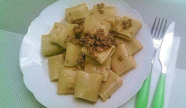 Paccheri al ragù di maiale e salsiccia