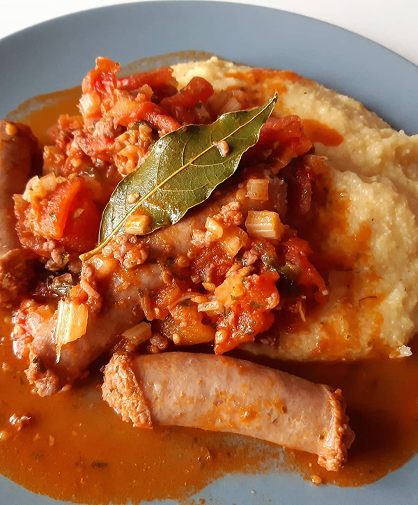 Polenta al sugo con luganega