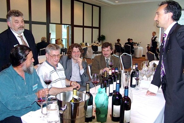 Varsavia, 2004. Seduti (da sin.) Roman Myśliwiec, Mario Crosta, Janusz Walczak, Dariusz Sajdok