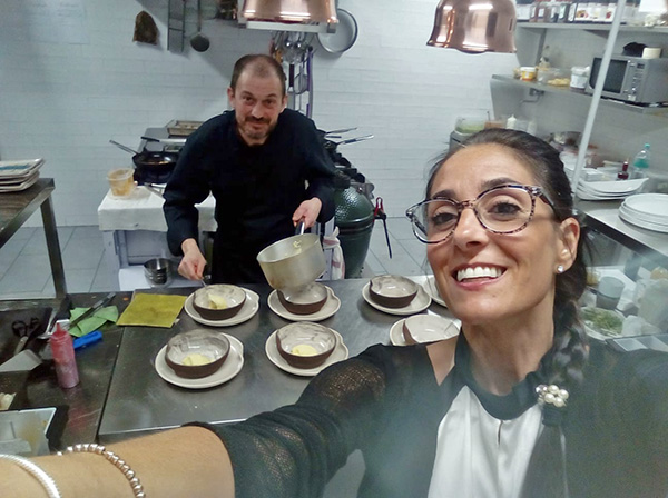 Massimiliano Valenti e Sabrina Mancini in cucina