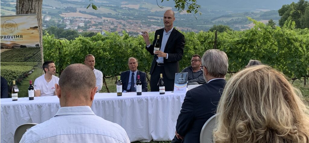 Provima - Solidarietà in vigna