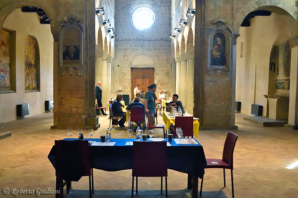 L'interno della chiesa adibito per la degustazione