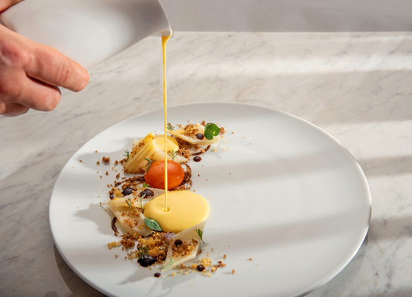 Preparazione piatto al Centro di Priocca