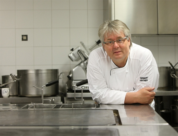 Herbert Hintner in cucina