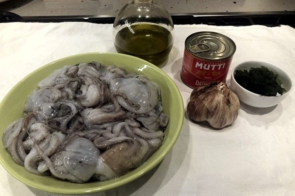 Ingredienti moscardini affogati