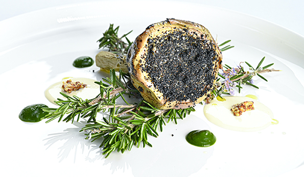 Carciofo alla brace, miso, senape, aglio. Credits Graphicmania