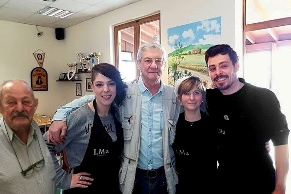 Da sinistra: Gianni, Mario, Melissa, Francesca e Sandro nel febbraio 2018 per il commiato dal Road Café