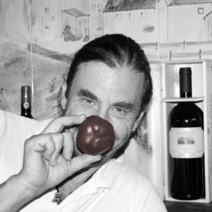 Raniero Albanesi con il peperone dell'orto