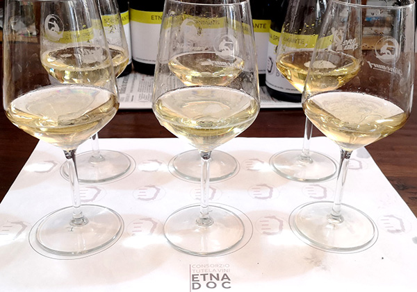 Calici con l'Etna Spumante Doc