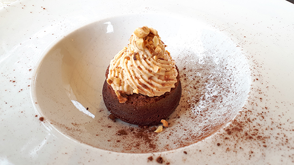 Tortino al cioccolato fondente con namelaka alla nocciola e cacao