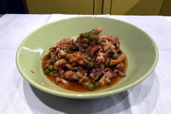 Seppie con piselli
