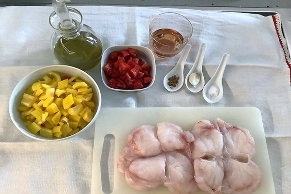 Rana pescatrice alla crema di peperoni