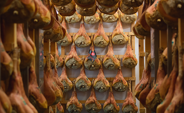 La Glacere: la stagionatura dei prosciutti