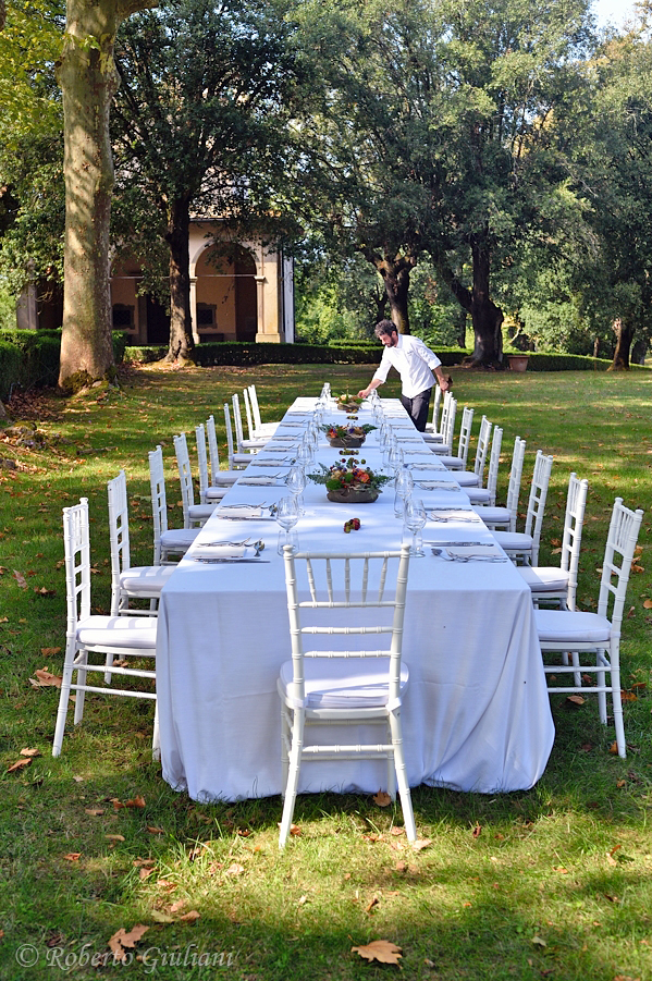 La tavola predisposta dallo chef Gilberto Rossi per il pranzo dopo la verticale