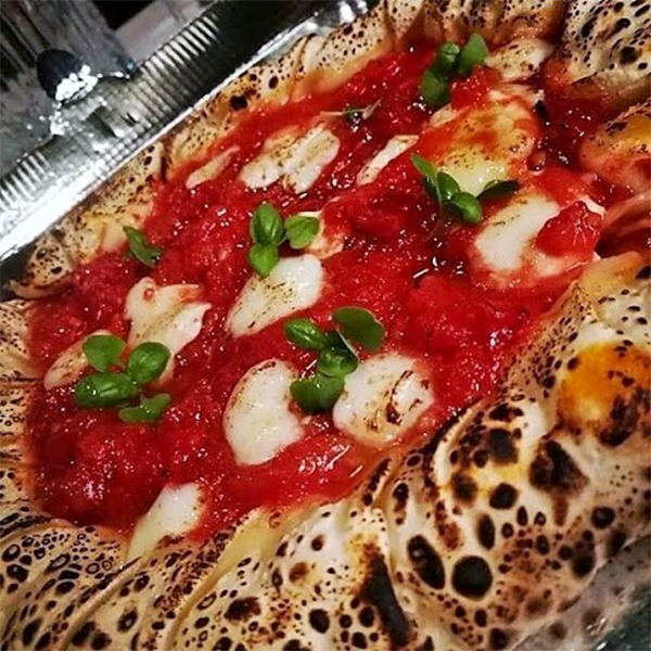 Pizza Markerita: l'apparenza inganna...
