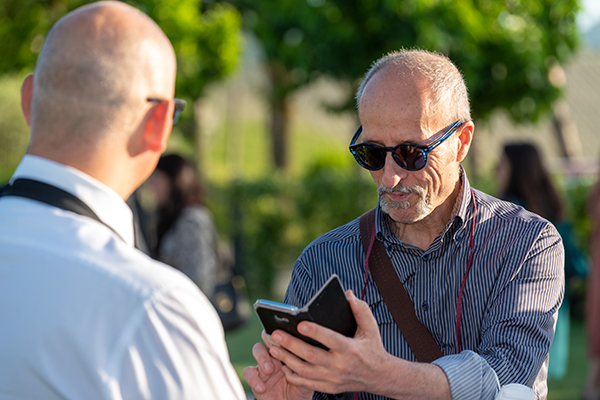 Colto mentre stavo per fotografare un vino