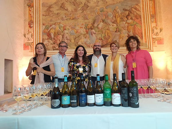 Da sinistra: Chiara Planeta, Luigi Salvo, Valeria Lopis, Michele Buscemi, Marilena Barbera e Manuela Facci, responsabile Comunicazione Strade Vini del Trentino