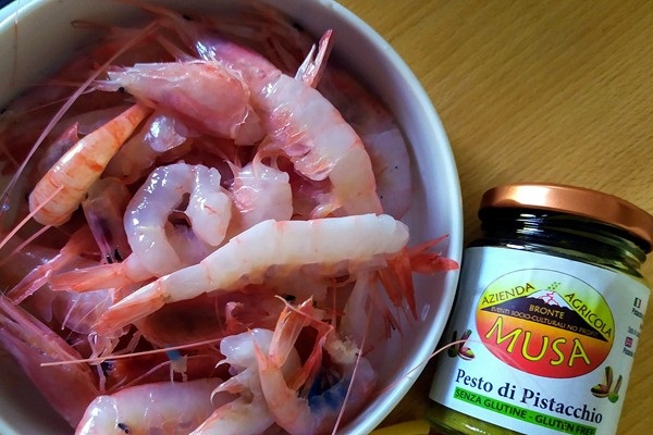 Fusilli con gamberi e pesto di pistacchio