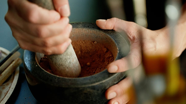 Margit Pittschieler pesta il terreno del Brenntal per l'etichetta del Tres