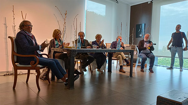 Da sinistra: Andrea Cartapatti (Food & Beverage Manager di Blue Hotels), Sabrina Tedeschi (Tedeschi Wines), Antonio Paolini (Giornalista e critico enogastronomico), Rossana Roma (ristorante Dolada), Pietro Pellegrini (Pellegrini SpA) e Umberto Cosmo (Bellenda)