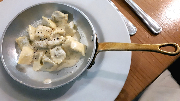 Ravioli del Plin in crema di parmigiano