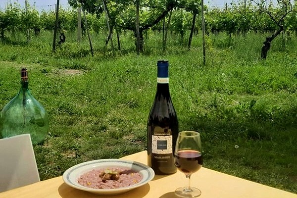 Sullo sfondo il quadretto maggiorino salvato