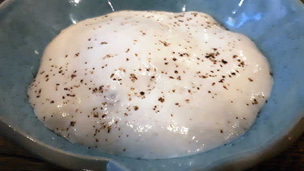 Uovo morbido 63° funghi porcini, topinambur e spuma di formaggio bruno