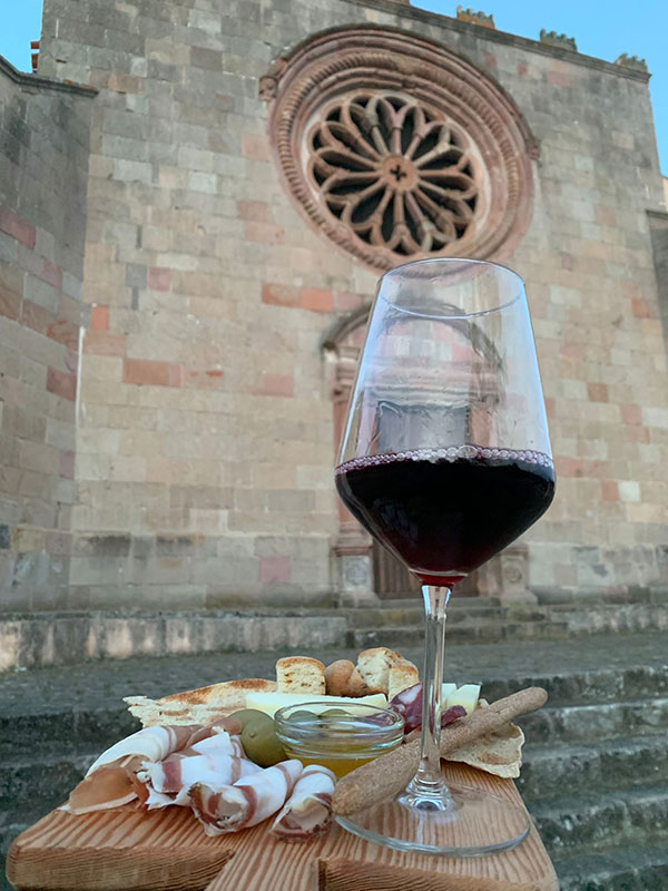 Cantina del Mandrolisai calice