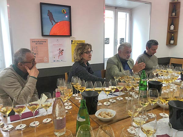 Da sinistra: Andrea Gabbrielli, Rosanna Ferraro, l'enologo Gian Domenico Negro e Andrea Petrini