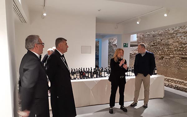 Lorella Zoppis Antoniolo (vicepresidente del Consorzio Tutela Nebbioli Alto Piemonte) e Andrea Fontana (presidente) durante la presentazione dell'evento ai giornalisti