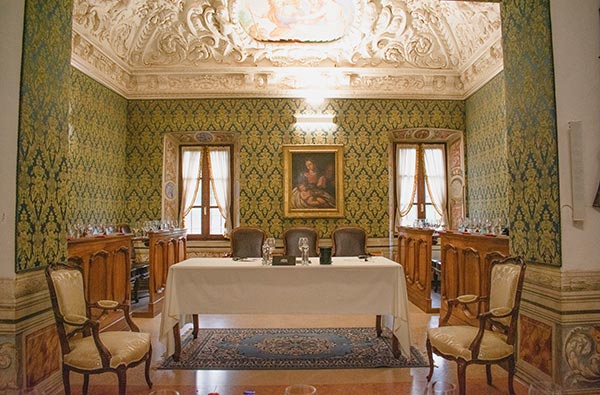 Sala dell'alcova nella Reggia dei Principi Ferrero Fieschi. Foto Danila Atzeni