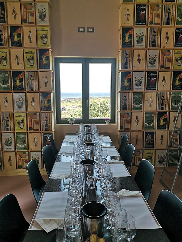 Cantina Pellegrino: linguaggio dell'isola mediante l'uso dei materiali e dei colori