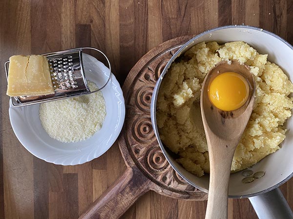 preparazione gnocco alla romana