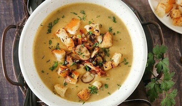 Zuppa autunnale di patate e porcini