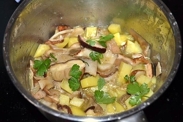 Zuppa autunnale di patate e porcini