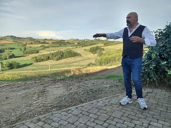 Franco Cavallero illustra il territorio del Ruché