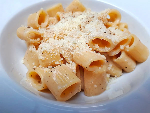 Pasta cacio e pepe