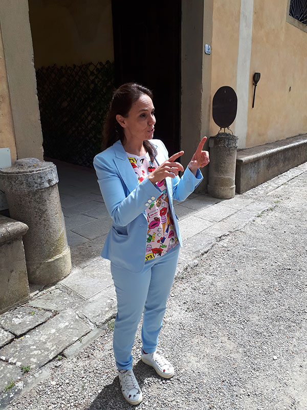 Natalia Strozzi racconta ai giornalisti la storia dell'azienda