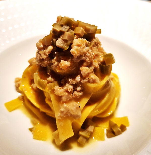 Tagliatella, coniglio, beurre blanc all'arancia e olive