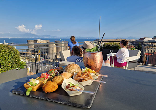 L'aperitivo al Roof Garden Angiò